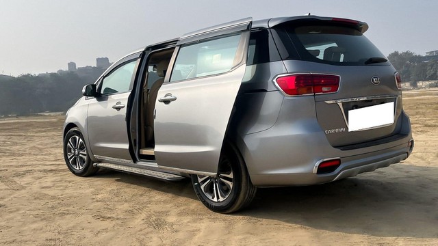 Second-hand 2021 Kia Carnival Premium for sale in New Delhi-40