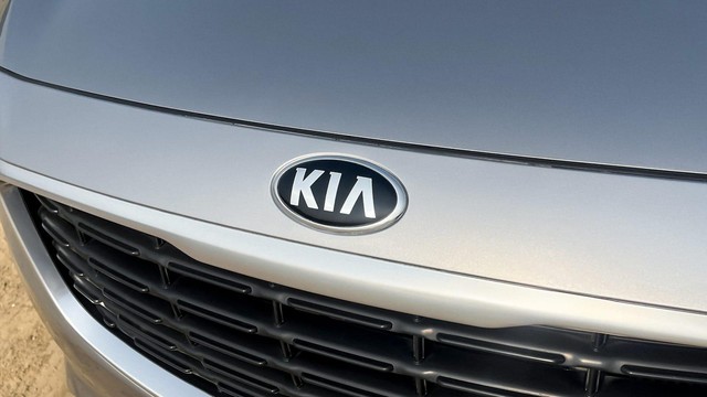 Second-hand 2021 Kia Carnival Premium for sale in New Delhi-8