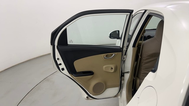 Second-hand 2016 Honda Brio VX AT for sale in Pune-32