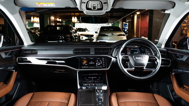 Second-hand 2025 Audi A6 45 TFSI Premium Plus for sale in New Delhi-14