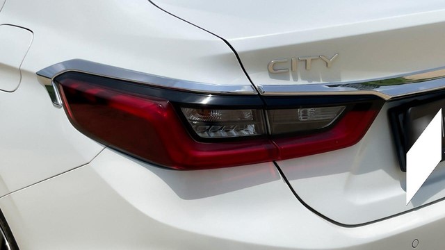 Second-hand 2022 Honda City VX MT for sale in New Delhi-6