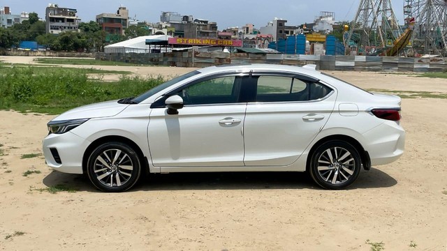Second-hand 2022 Honda City VX MT for sale in New Delhi-3