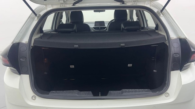 Second-hand 2022 Tata Altroz XZ Turbo for sale in New Delhi-9