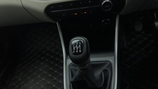 Second-hand 2022 Tata Altroz XZ Turbo for sale in New Delhi-12