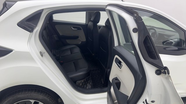 Second-hand 2022 Tata Altroz XZ Turbo for sale in New Delhi-23