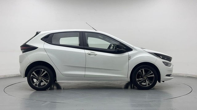 Second-hand 2022 Tata Altroz XZ Turbo for sale in New Delhi-2