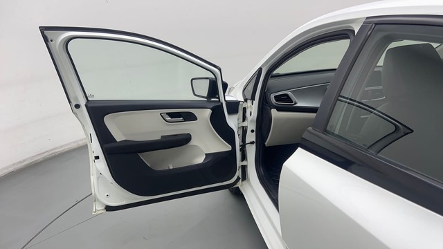 Second-hand 2022 Tata Altroz XZ Turbo for sale in New Delhi-34