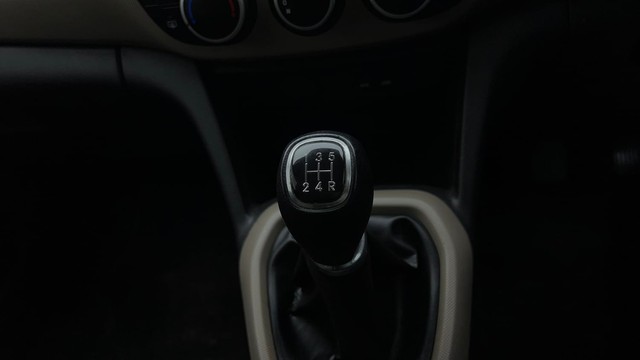 Second-hand 2014 Hyundai Grand i10 1.2 Kappa Asta for sale in Noida-12