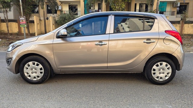 Second-hand 2013 Hyundai i20 Magna for sale in Nagpur-3