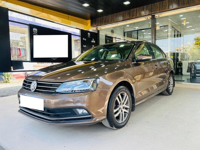 Second-hand 2015 Volkswagen Jetta 2.0L TDI Highline AT for sale in Nagpur-4