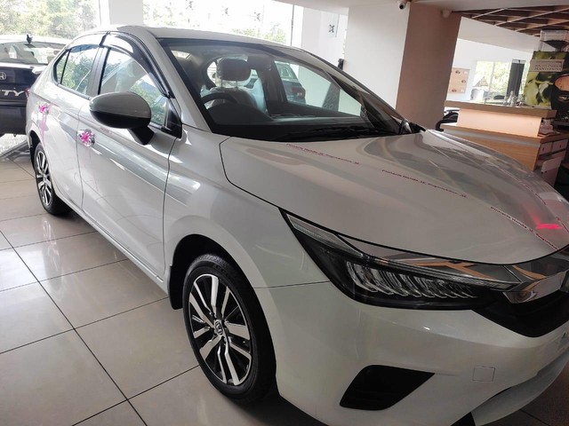 Second-hand 2022 Honda City ZX MT for sale in North 24 Parganas-5