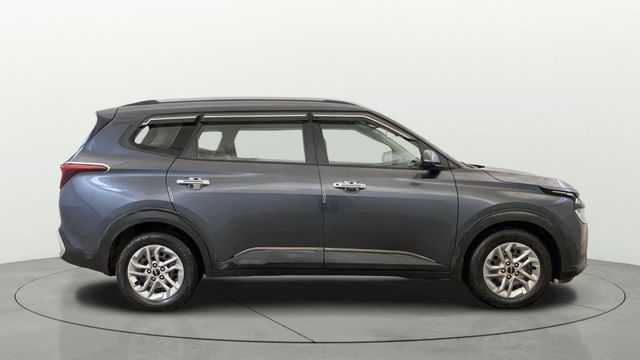 Second-hand 2023 Kia Carens Luxury Plus Turbo 6 STR 2022-2023 for sale in Gurgaon