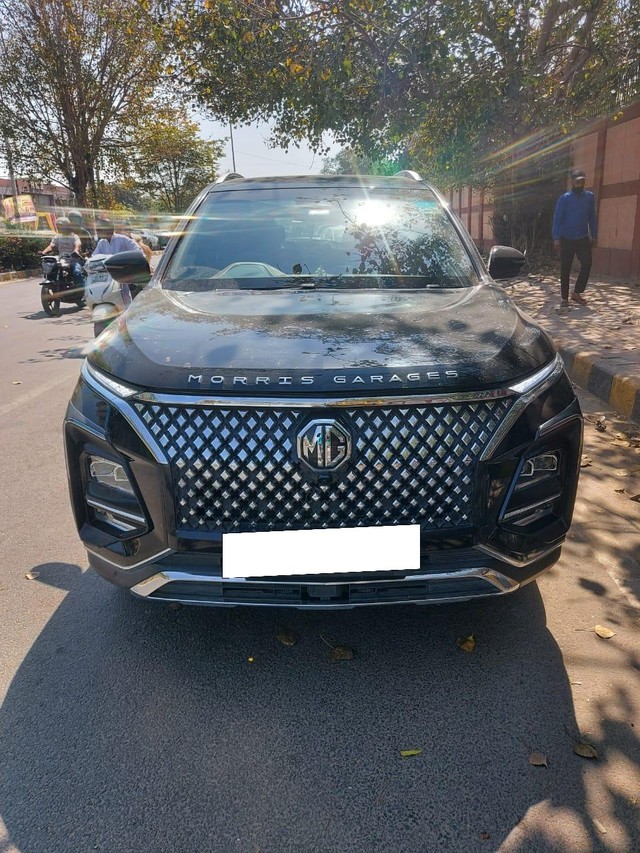 MG Hector Plus 1.5 Turbo Savvy Pro CVT 7 Str BSVI Second-hand 2023 MG Hector Plus 1.5 Turbo Savvy Pro CVT 7 Str BSVI for sale in New Delhi-3