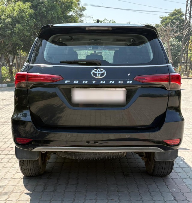 Toyota Fortuner 2.7 2WD MT BSIV Second-hand 2017 Toyota Fortuner 2.7 2WD MT BSIV for sale in New Delhi-2