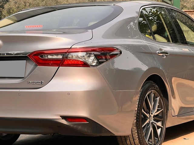 Second-hand 2024 Toyota Camry 2.5 Hybrid for sale in New Delhi-17