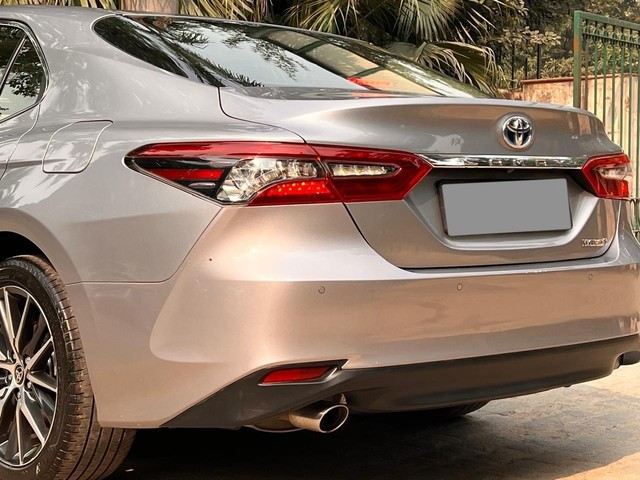 Second-hand 2024 Toyota Camry 2.5 Hybrid for sale in New Delhi-6