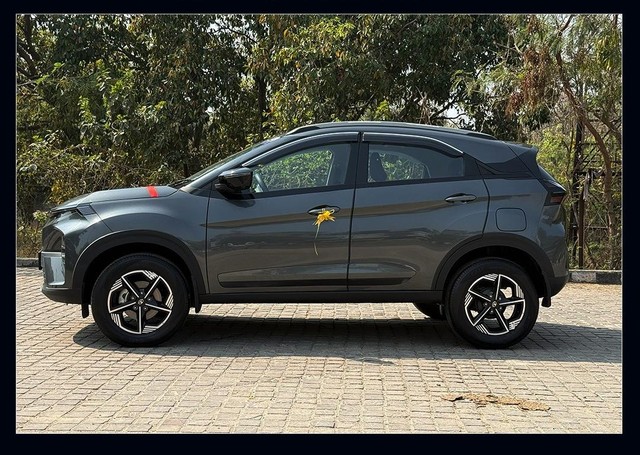 Second-hand 2025 Tata Nexon Creative AMT for sale in New Delhi-3
