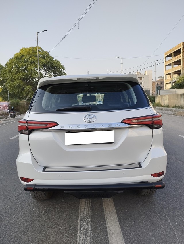Second-hand 2025 Toyota Fortuner 4X2 AT for sale in New Delhi-2