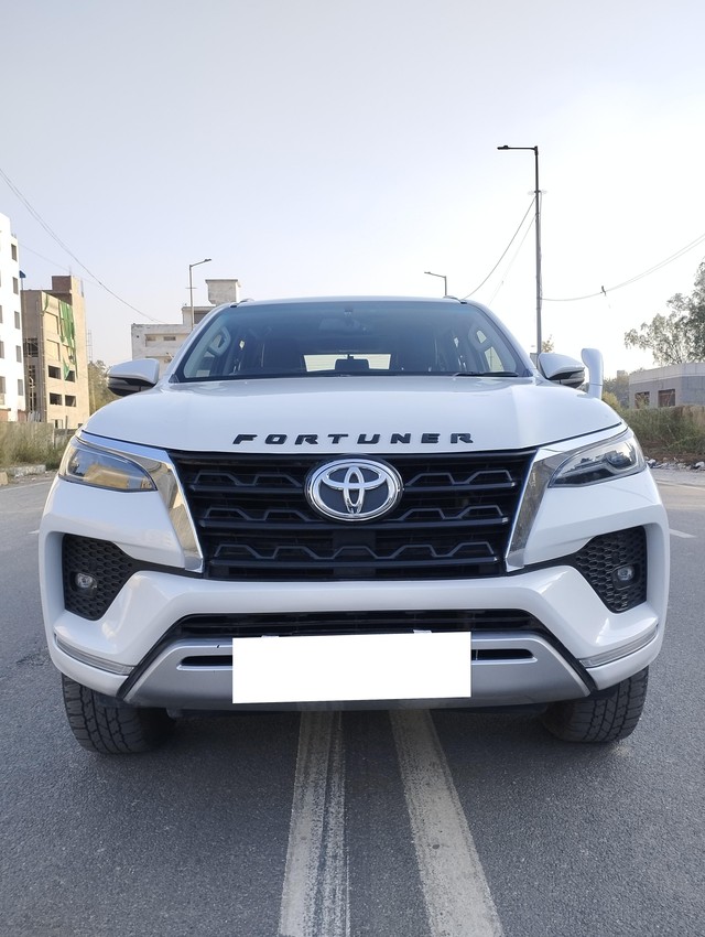 Second-hand 2025 Toyota Fortuner 4X2 AT for sale in New Delhi-9