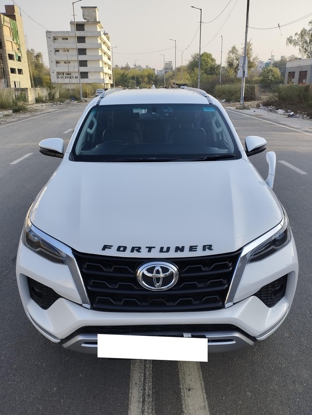 Second-hand 2025 Toyota Fortuner 4X2 AT for sale in New Delhi-5