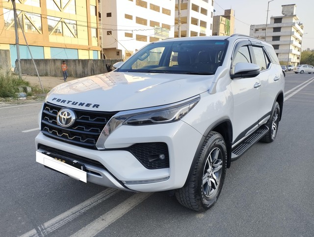 Second-hand 2025 Toyota Fortuner 4X2 AT for sale in New Delhi-4
