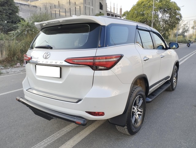 Second-hand 2025 Toyota Fortuner 4X2 AT for sale in New Delhi-10