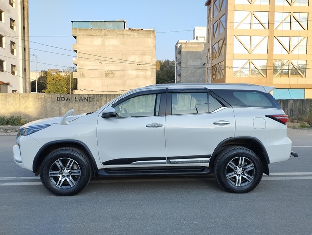 Second-hand 2025 Toyota Fortuner 4X2 AT for sale in New Delhi-3