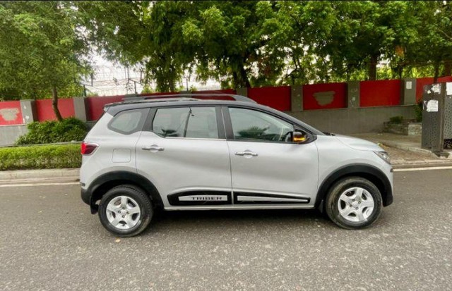 Second-hand 2022 Renault Triber RXT BSVI for sale in New Delhi-1