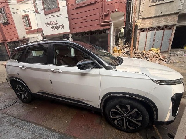 Second-hand 2023 MG Hector Plus Savvy Pro CVT 7 Str 2023-2025 for sale in North 24 Parganas-1