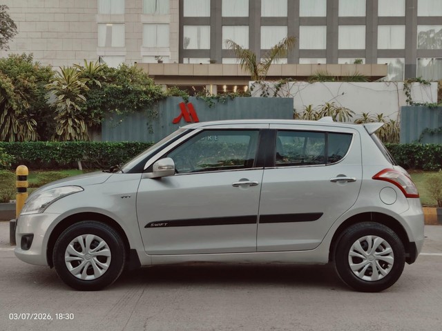 Second-hand 2013 Maruti Suzuki Swift VXI for sale in Indore-5