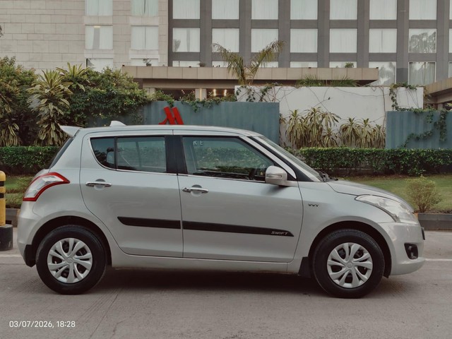 Second-hand 2013 Maruti Suzuki Swift VXI for sale in Indore-4