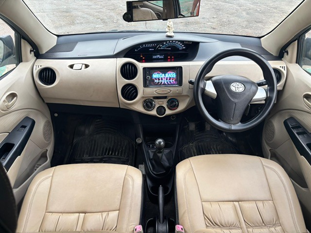 Second-hand 2016 Toyota Etios Liva 1.2 G for sale in New Delhi-12