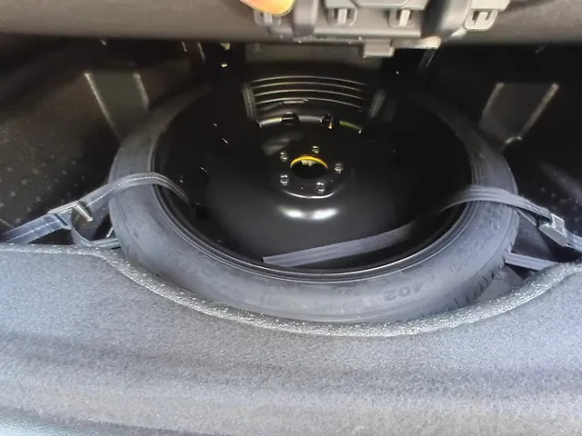 Mercedes-Benz E-Class Exclusive E 220d Second-hand 2024 Mercedes-Benz E-Class Exclusive E 220d for sale in Hyderabad-12