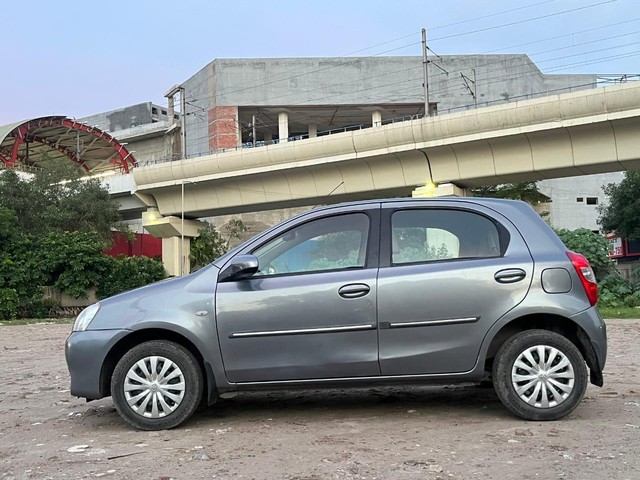 Second-hand 2014 Toyota Etios Liva G for sale in New Delhi-3