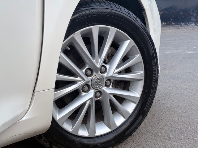 Second-hand 2017 Toyota Camry Hybrid for sale in New Delhi-7