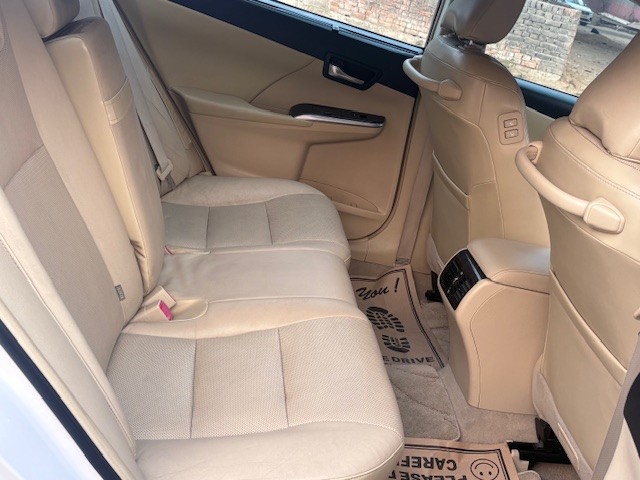 Second-hand 2017 Toyota Camry Hybrid for sale in New Delhi-8