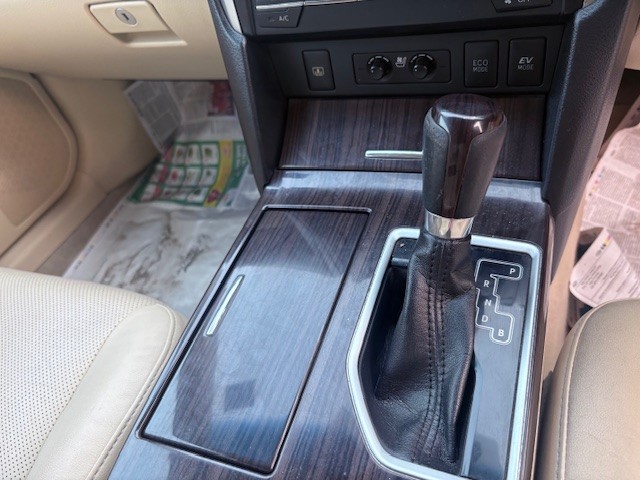 Second-hand 2017 Toyota Camry Hybrid for sale in New Delhi-10