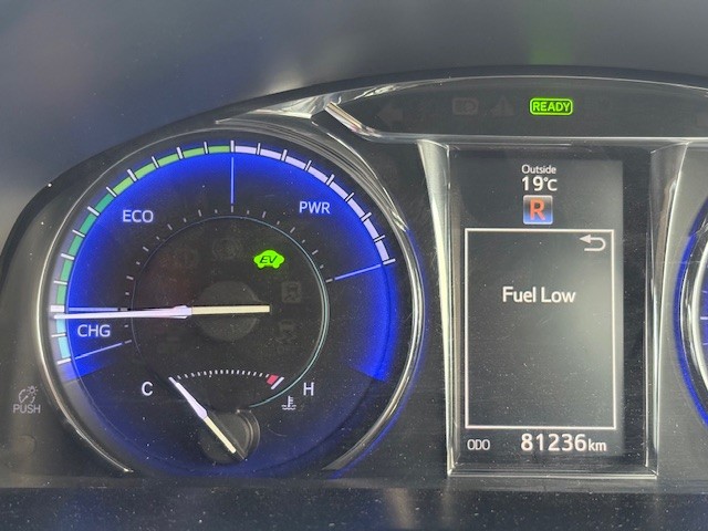 Second-hand 2017 Toyota Camry Hybrid for sale in New Delhi-12