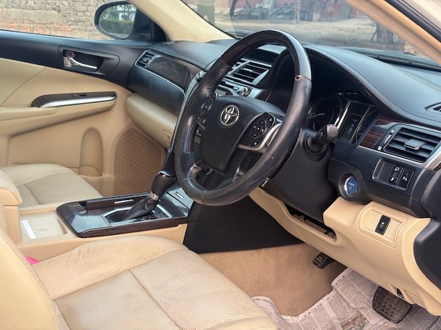 Second-hand 2017 Toyota Camry Hybrid for sale in New Delhi-13