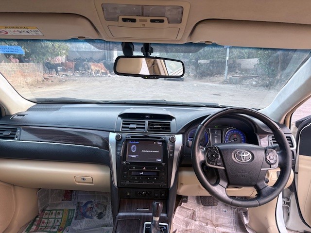 Second-hand 2017 Toyota Camry Hybrid for sale in New Delhi-9