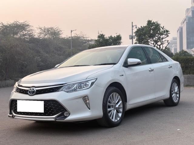 Second-hand 2017 Toyota Camry Hybrid for sale in New Delhi-4