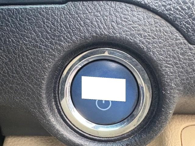 Second-hand 2017 Toyota Camry Hybrid for sale in New Delhi-16