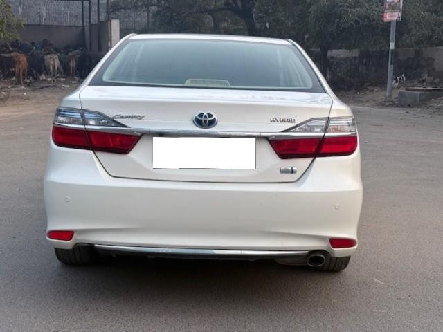 Second-hand 2017 Toyota Camry Hybrid for sale in New Delhi-2