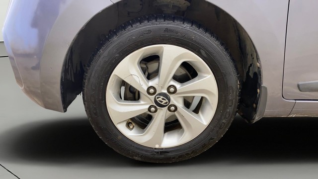 Hyundai Xcent 1.2 VTVT SX Second-hand 2017 Hyundai Xcent 1.2 VTVT SX for sale in Ahmedabad-29