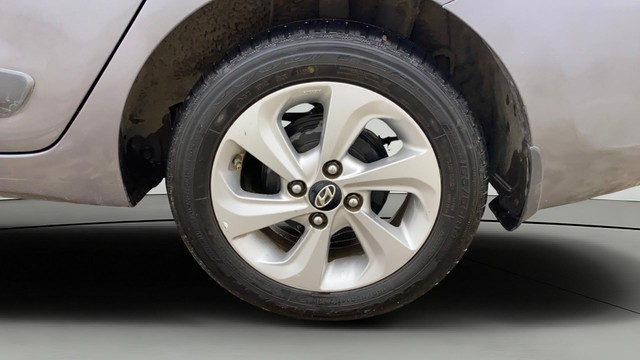 Hyundai Xcent 1.2 VTVT SX Second-hand 2017 Hyundai Xcent 1.2 VTVT SX for sale in Ahmedabad-28