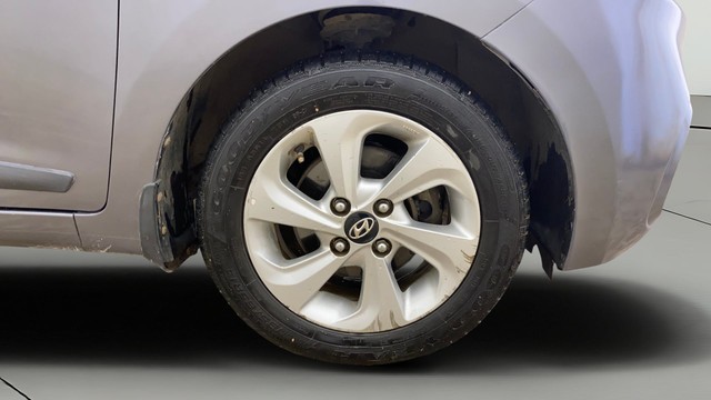 Hyundai Xcent 1.2 VTVT SX Second-hand 2017 Hyundai Xcent 1.2 VTVT SX for sale in Ahmedabad-26