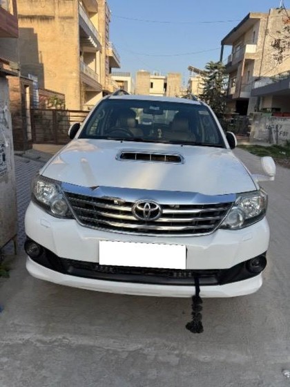 Toyota Fortuner 4x2 Manual Second-hand 2015 Toyota Fortuner 4x2 Manual for sale in Kharar