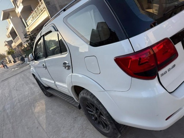 Second-hand 2015 Toyota Fortuner 4x2 Manual for sale in Kharar-9