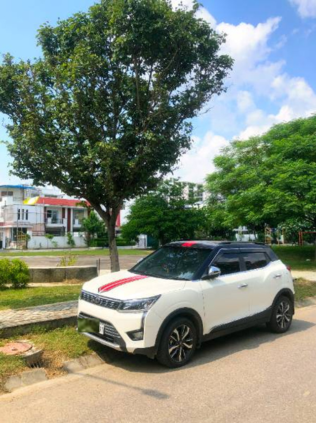Second-hand 2021 Mahindra XUV300 W8 Diesel BSVI for sale in Lucknow-0