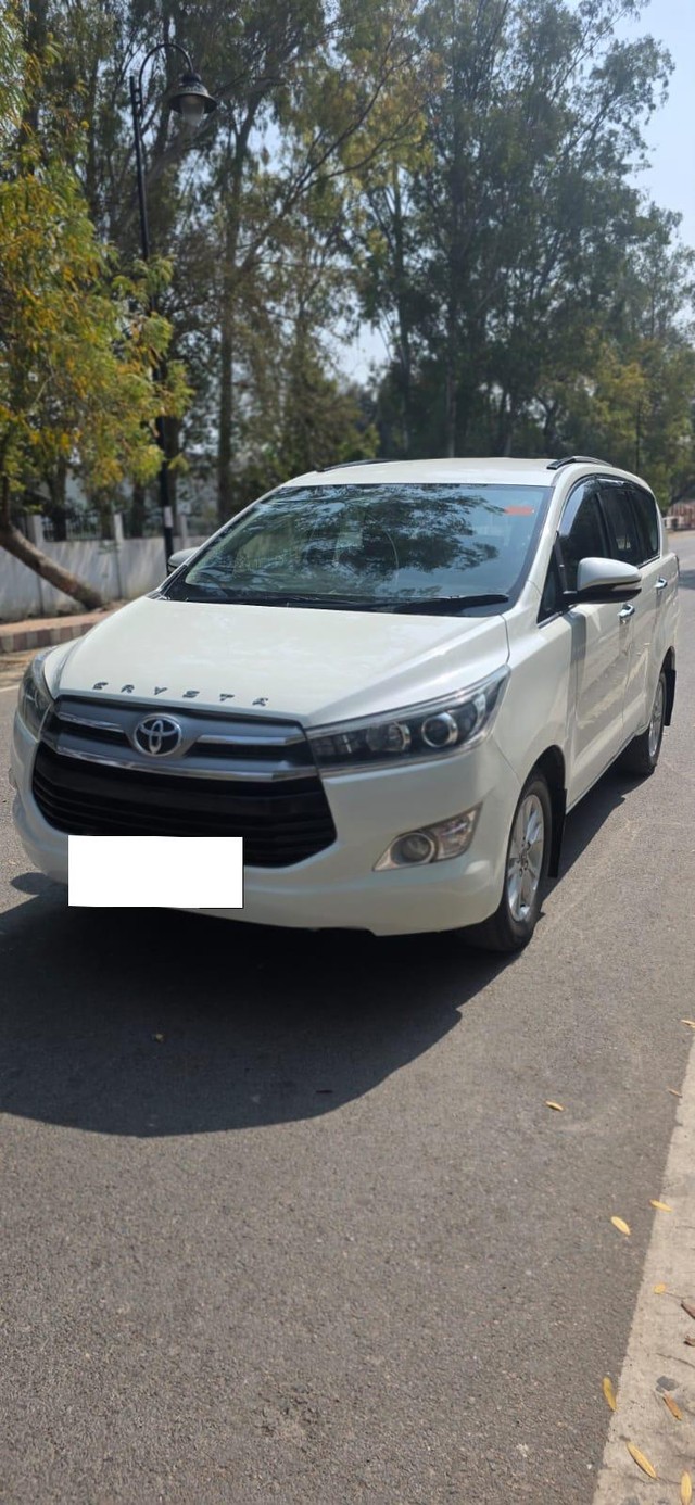 Second-hand 2017 Toyota Innova Crysta 2.4 ZX MT BSIV for sale in Allahabad-10